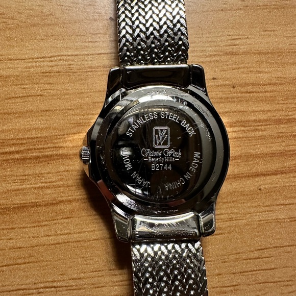 Victoria Wieck Dress Watch Beverly Hills, Silver tone, Silver Band Crystal bevel - Picture 4 of 8